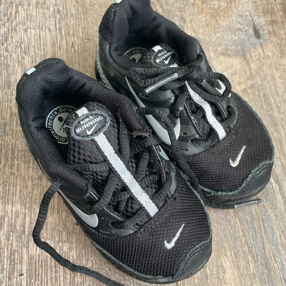 Nike! Toddler size 6 running shoe / sneaker